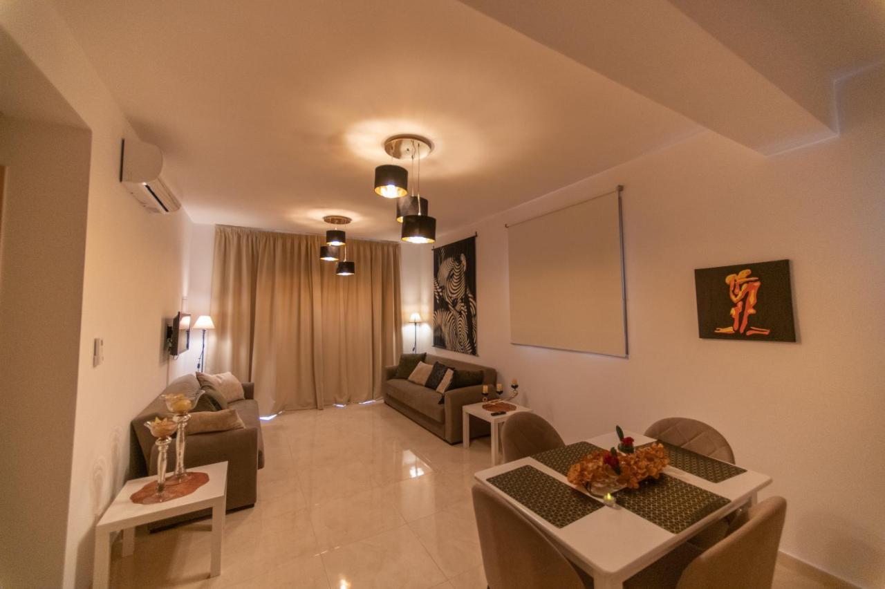 Harmony Seaview Apartments Paphos Bagian luar foto