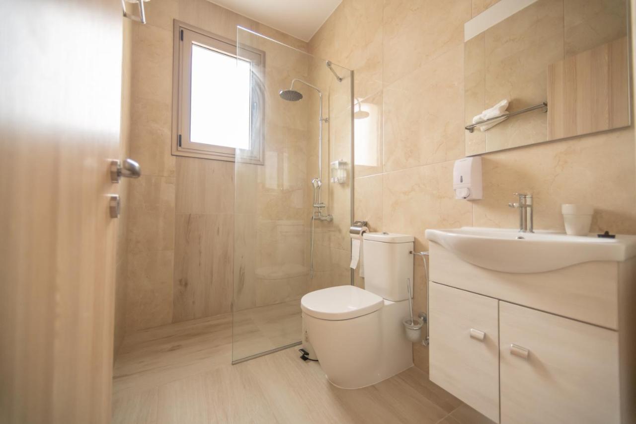 Harmony Seaview Apartments Paphos Bagian luar foto