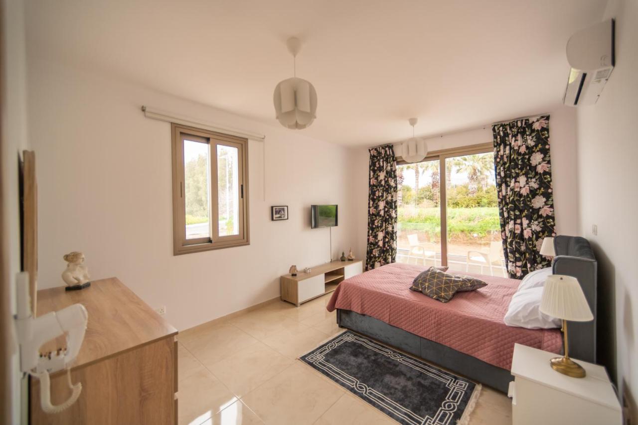 Harmony Seaview Apartments Paphos Bagian luar foto