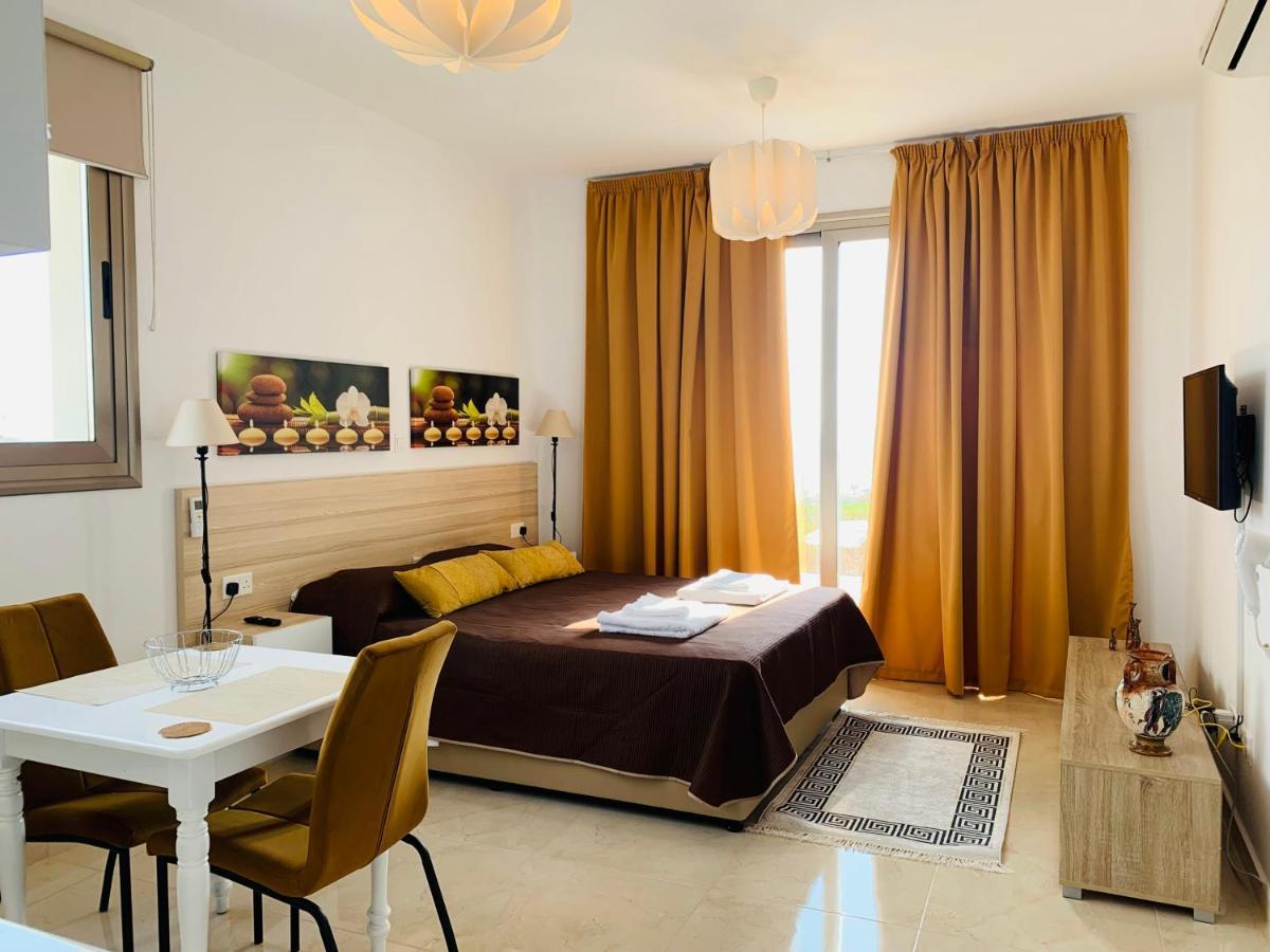 Harmony Seaview Apartments Paphos Bagian luar foto