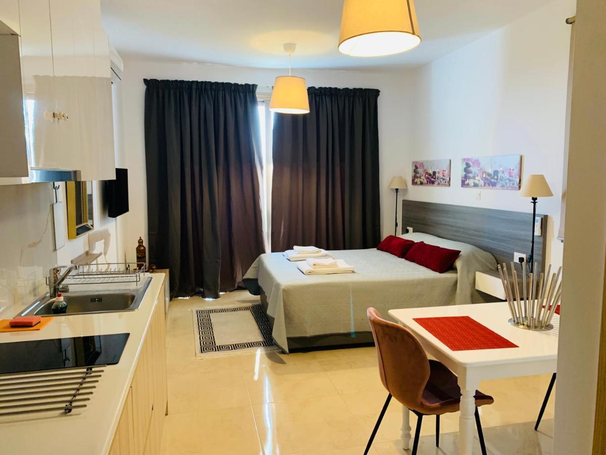 Harmony Seaview Apartments Paphos Bagian luar foto