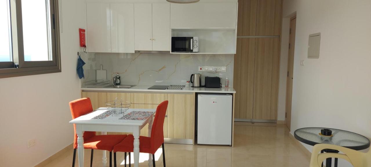 Harmony Seaview Apartments Paphos Bagian luar foto