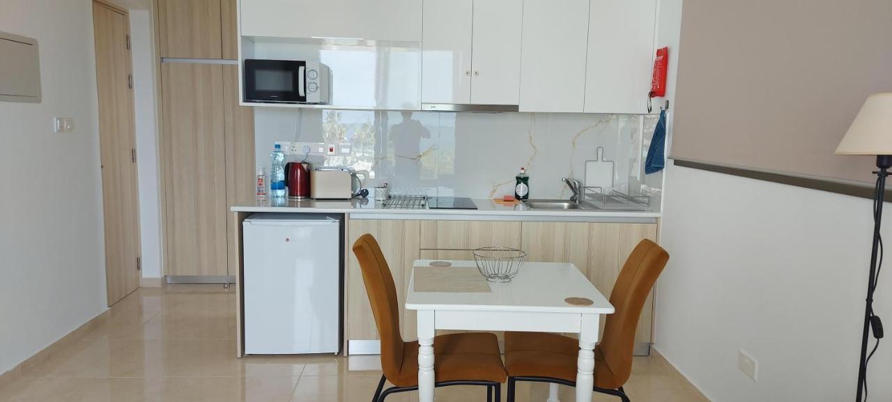 Harmony Seaview Apartments Paphos Bagian luar foto