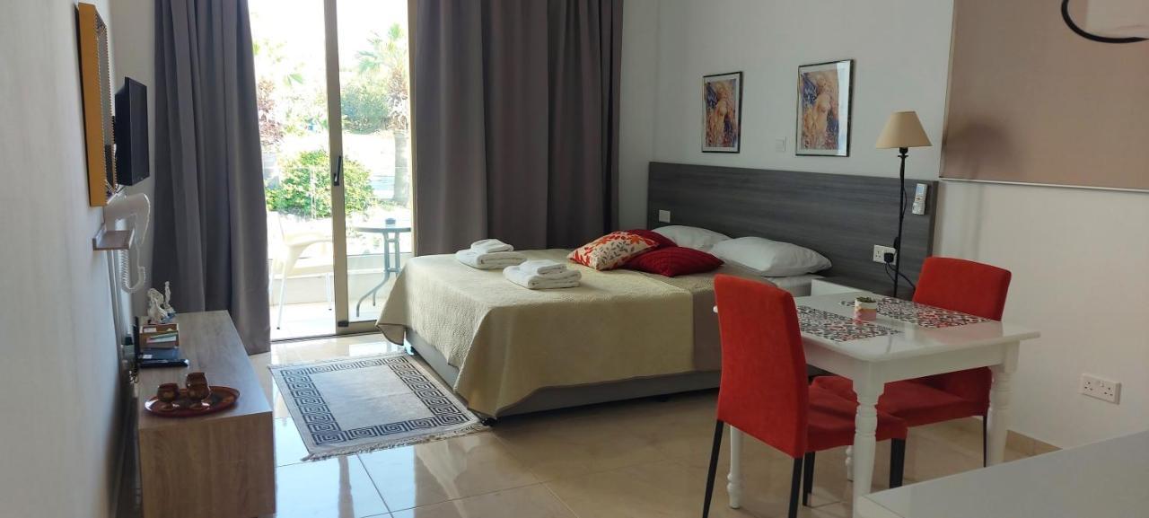Harmony Seaview Apartments Paphos Bagian luar foto