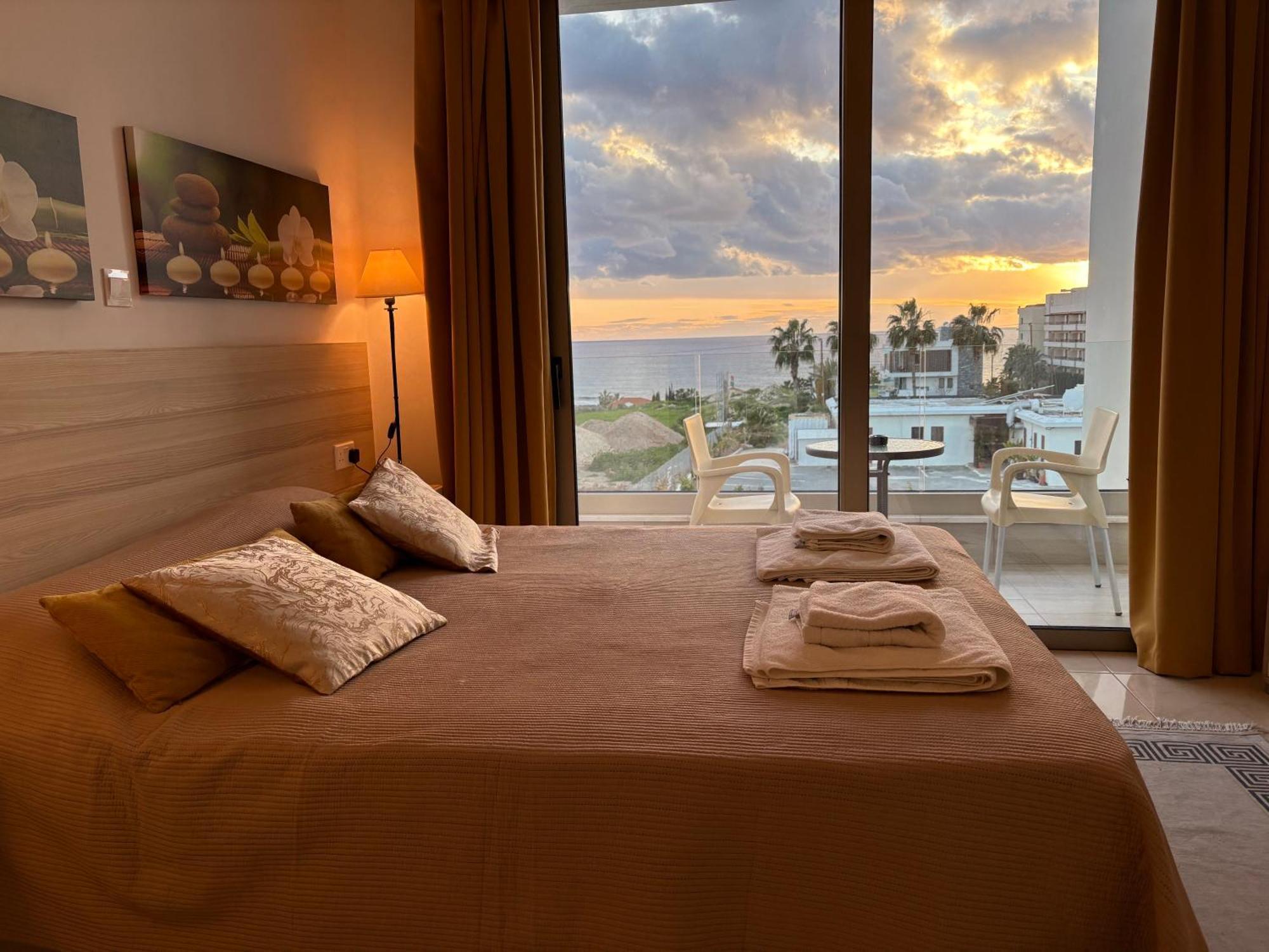 Harmony Seaview Apartments Paphos Bagian luar foto