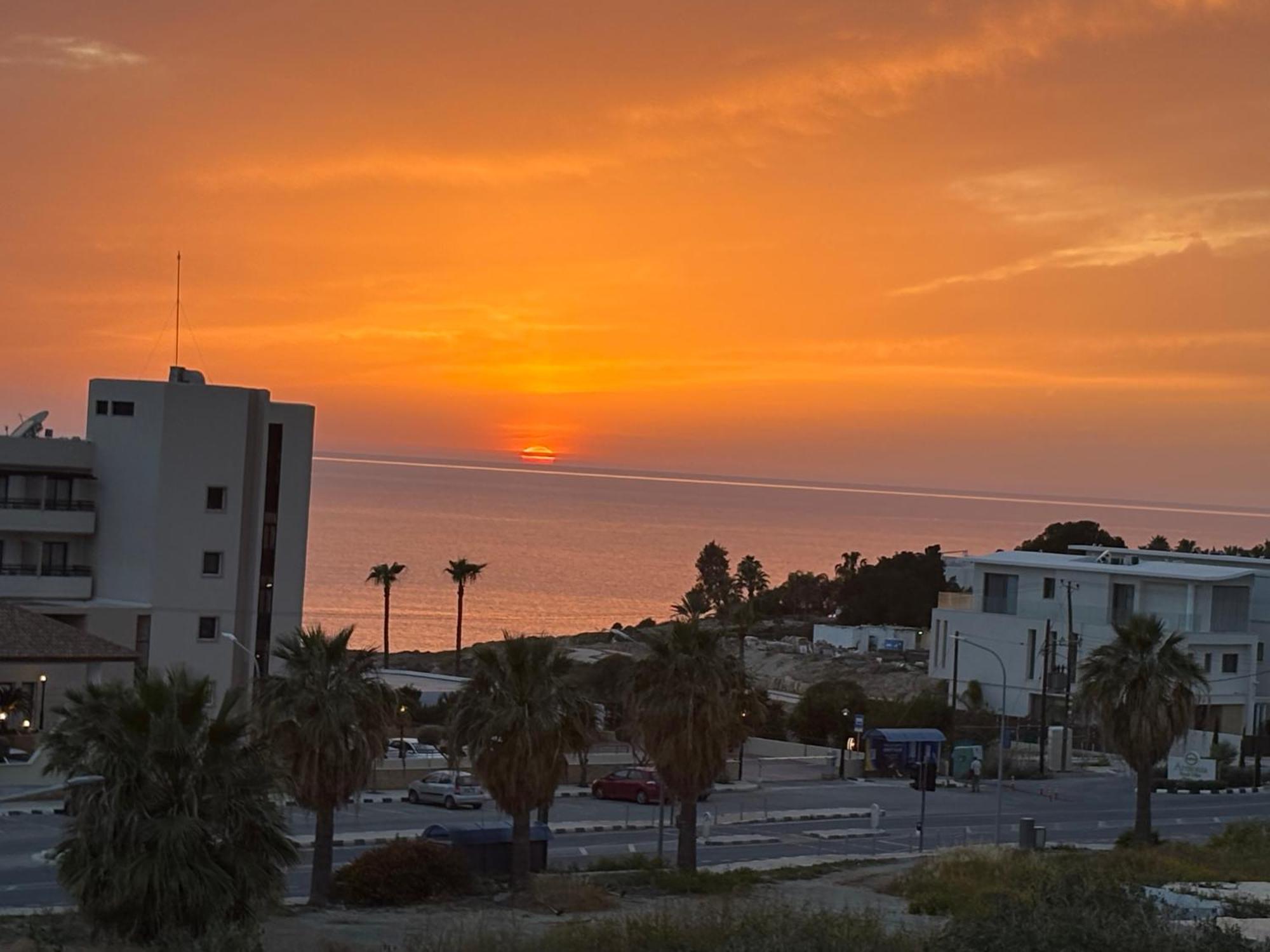 Harmony Seaview Apartments Paphos Bagian luar foto